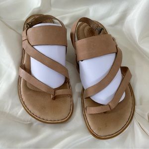 Born women’s leather sandals neutral size 8.5